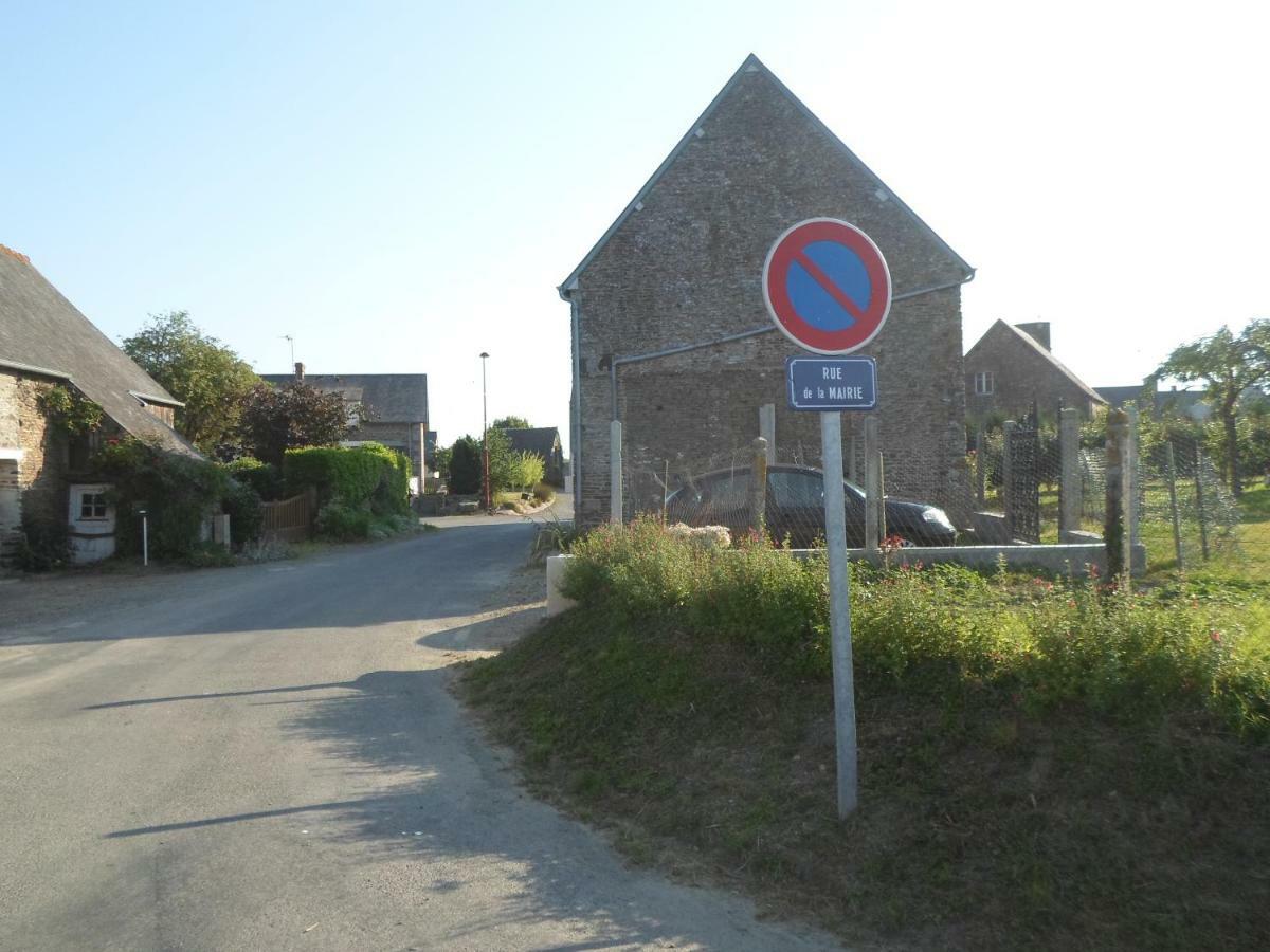 Les Colombes De La Baie Du Mont Saint-Michel Acomodação com café da manhã Aucey-la-Plaine Exterior foto
